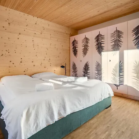 Stylish Alpine Hideaway With Panoramic Views Lejlighed *