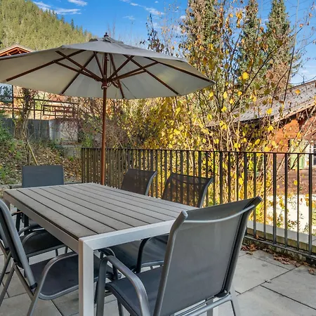 Stylish Alpine Hideaway With Panoramic Views Lejlighed *