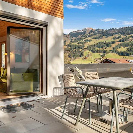 Stylish Alpine Hideaway With Panoramic Views Lejlighed