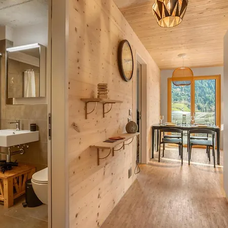 Stylish Alpine Hideaway With Panoramic Views *
