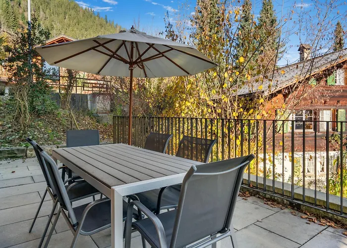 Stylish Alpine Hideaway With Panoramic Views Apartment *